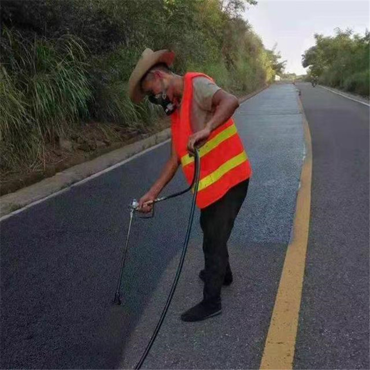 德宏 彩色防滑路面的底涂是保障路面附着力